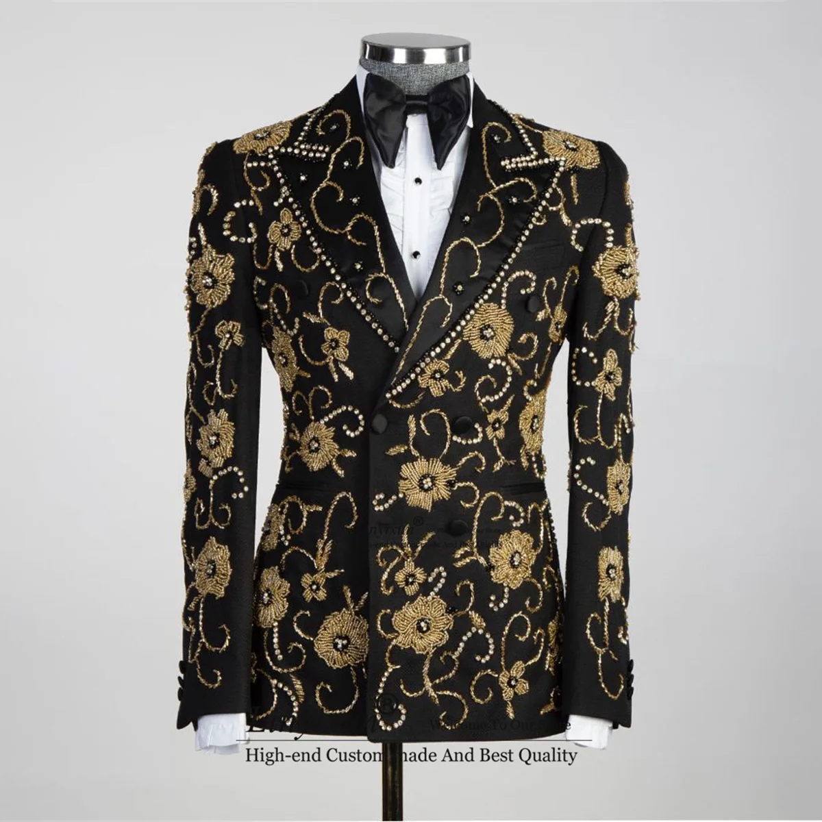 Luxury Metal Embellished Men Suits Peaked Lapel Groom Tuxedos Wedding Prom Blazers Pants Outfit Customized Costume Homme
Luxury Metal Embellished Men Suits Peaked Lapel Groom Tuxedos Wedding Prom Blazers Pants Outfit Customized Costume Homme