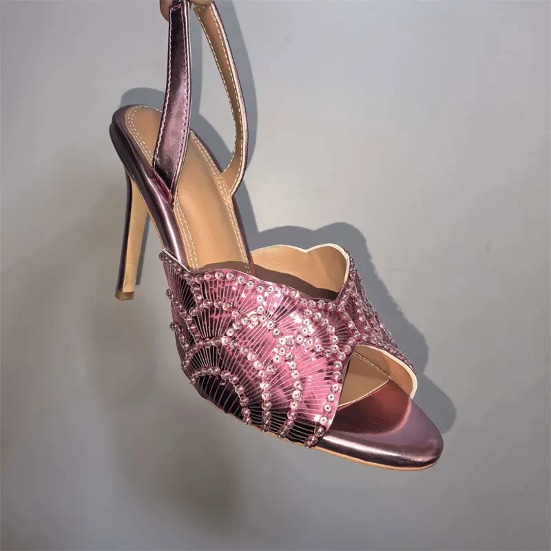 Summer Women's Golden Shiny Stiletto Slippers, Fashionable Party Round Headed Toothed Large Sandals
Summer Women's Golden Shiny Stiletto Slippers, Fashionable Party Round Headed Toothed Large Sandals
