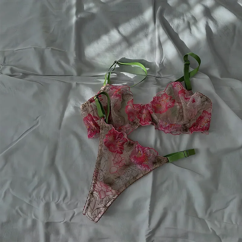 Clashing Sexy Flower Embroidery Lingerie Women's Underwear Set Ladies Push up Bra with Underpants Suit for female
Clashing Sexy Flower Embroidery Lingerie Women's Underwear Set Ladies Push up Bra with Underpants Suit for female