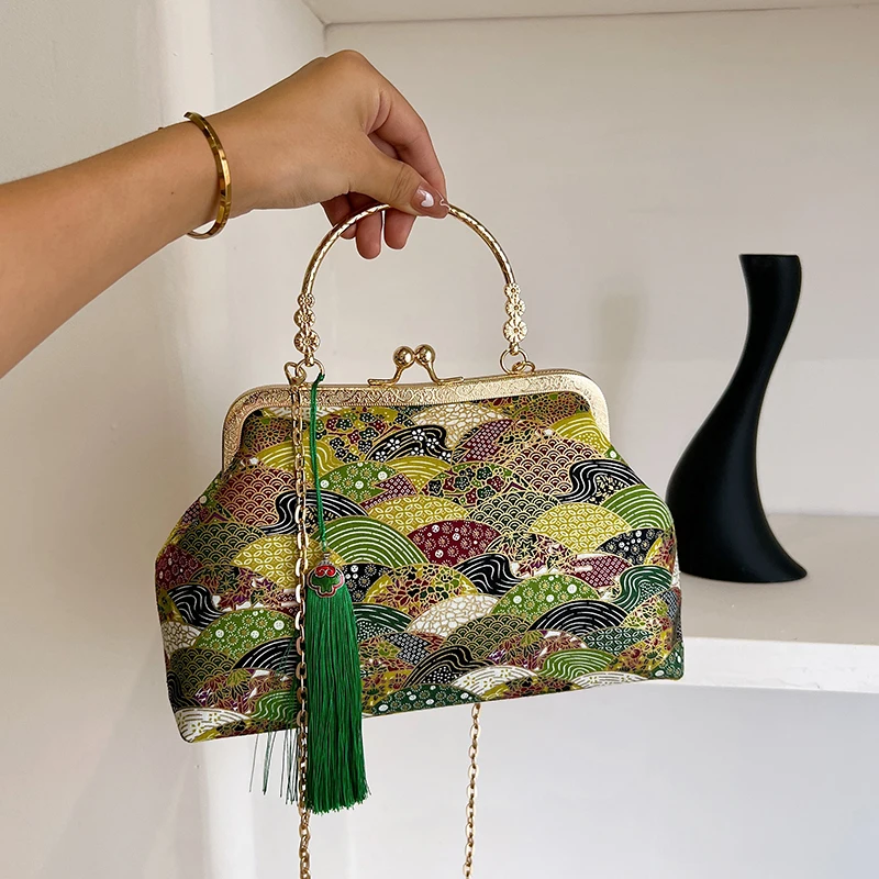 Vintage Embroidered Women's Shoulder Bags Elegant Metal Top Handle Purse with Adjustable Chain Strap Party Clutch Handbag wallet
Vintage Embroidered Women's Shoulder Bags Elegant Metal Top Handle Purse with Adjustable Chain Strap Party Clutch Handbag wallet