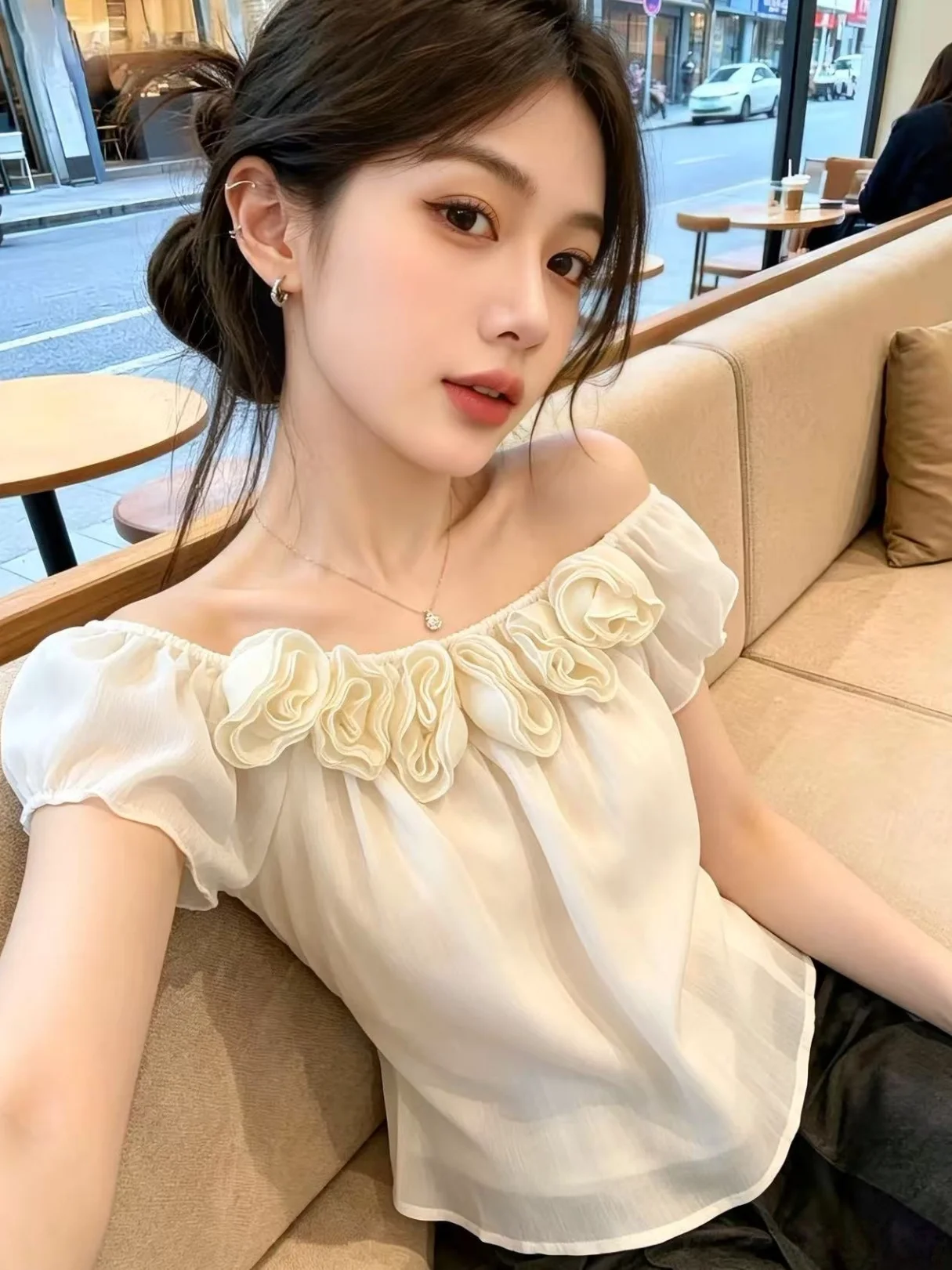 Sweet Style One-Shoulder Shirt Women's Summer New High-End Sense Floral 3D Decoration Self-Preservation Item Straight Tube Type
Sweet Style One-Shoulder Shirt Women's Summer New High-End Sense Floral 3D Decoration Self-Preservation Item Straight Tube Type