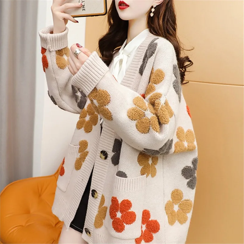 Japanese Sweet Flower Sweater Jacket for Women's Autumn and Winter New Style Loose and Lazy Knitted Cardigan Top
Japanese Sweet Flower Sweater Jacket for Women's Autumn and Winter New Style Loose and Lazy Knitted Cardigan Top