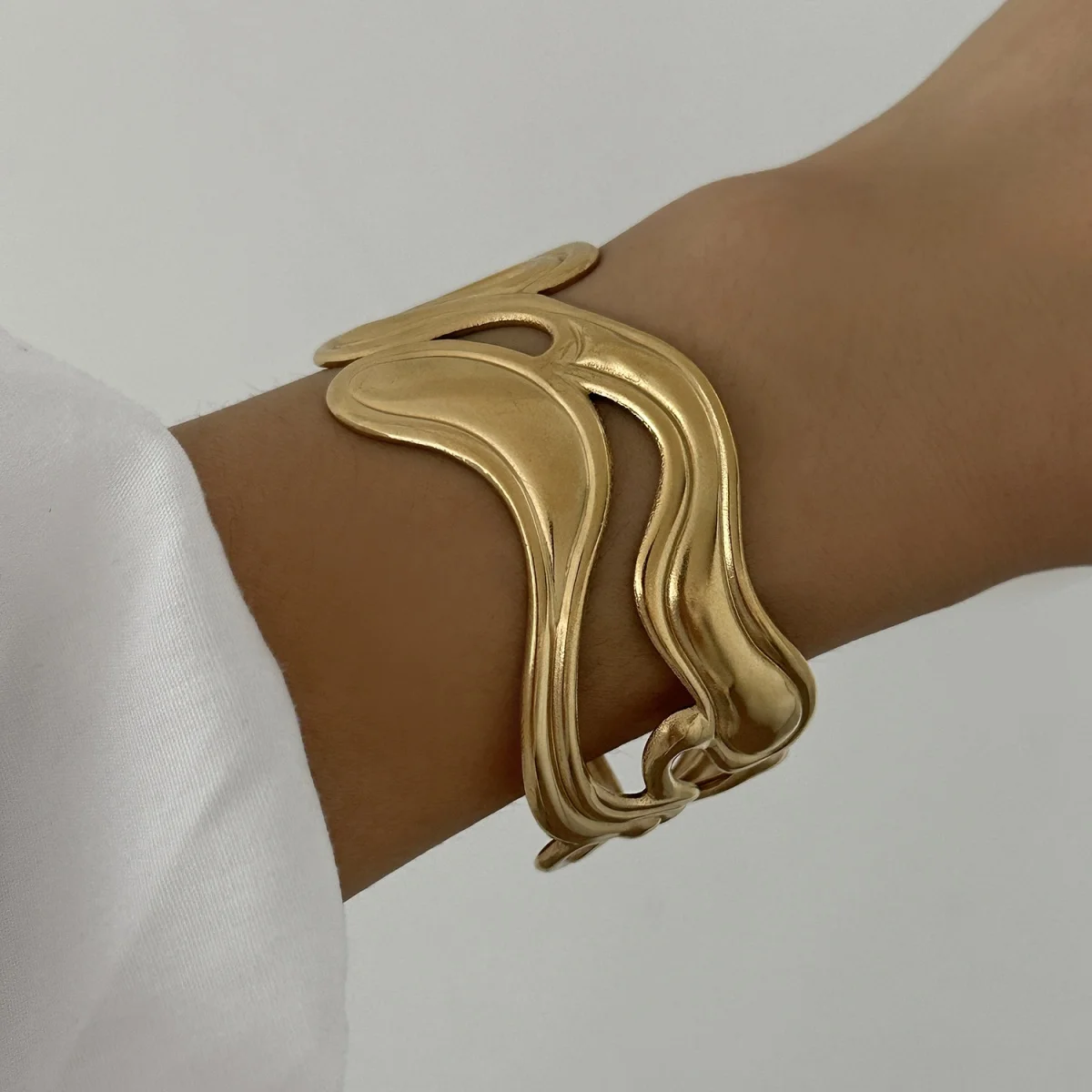 Минималистичные нерегулярные металлические браслеты из нержавеющей стали для женщин и мужчин, преувеличенные гладкие геометрические открытые манжеты, браслет, вечерние украшения
Минималистичные нерегулярные металлические браслеты из нержавеющей стали для женщин и мужчин, преувеличенные гладкие геометрические открытые манжеты, браслет, вечерние украшения