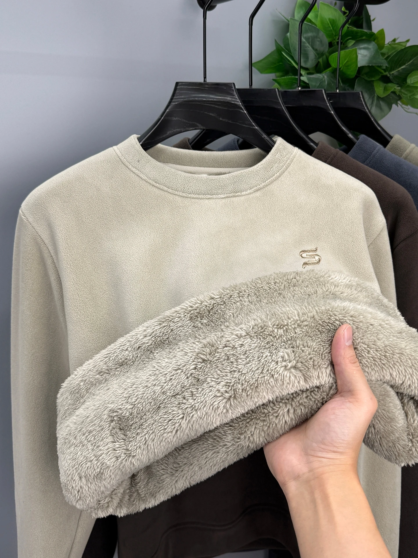 Мужская зимняя утепленная толстовка с круглым вырезом, с подкладкой из Polartec, базовый слой, американский стиль, длинный рукав
Мужская зимняя утепленная толстовка с круглым вырезом, с подкладкой из Polartec, базовый слой, американский стиль, длинный рукав