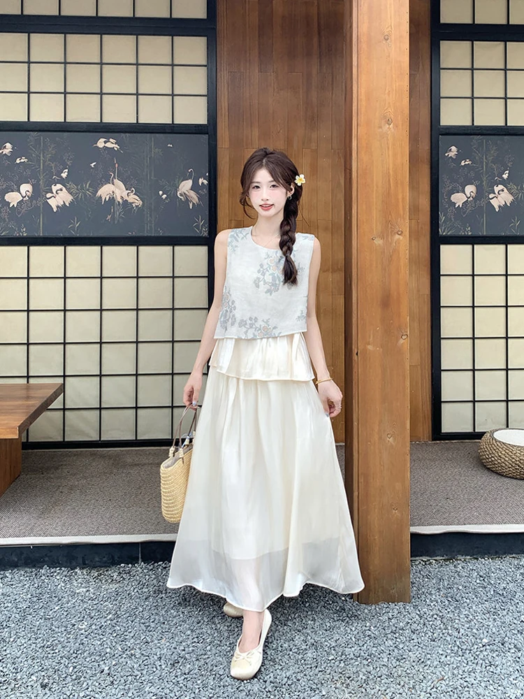 Summer 2026 New Chinese Style Satin Print Asymmetrical Strap Vest Mesh A-Line Skirt Women's Fashion Set Casual Wear
Summer 2026 New Chinese Style Satin Print Asymmetrical Strap Vest Mesh A-Line Skirt Women's Fashion Set Casual Wear