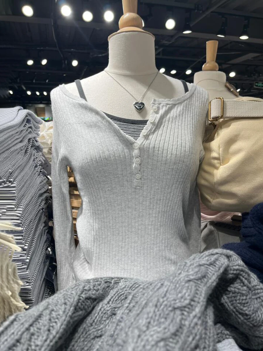 Серый ребристый вязаный свитер, женский весенний свитер с кружевной отделкой и пуговицами, джемпер с круглым вырезом и длинными рукавами, женские однотонные милые базовые свитера Y2k
Серый ребристый вязаный свитер, женский весенний свитер с кружевной отделкой и пуговицами, джемпер с круглым вырезом и длинными рукавами, женские однотонные милые базовые свитера Y2k