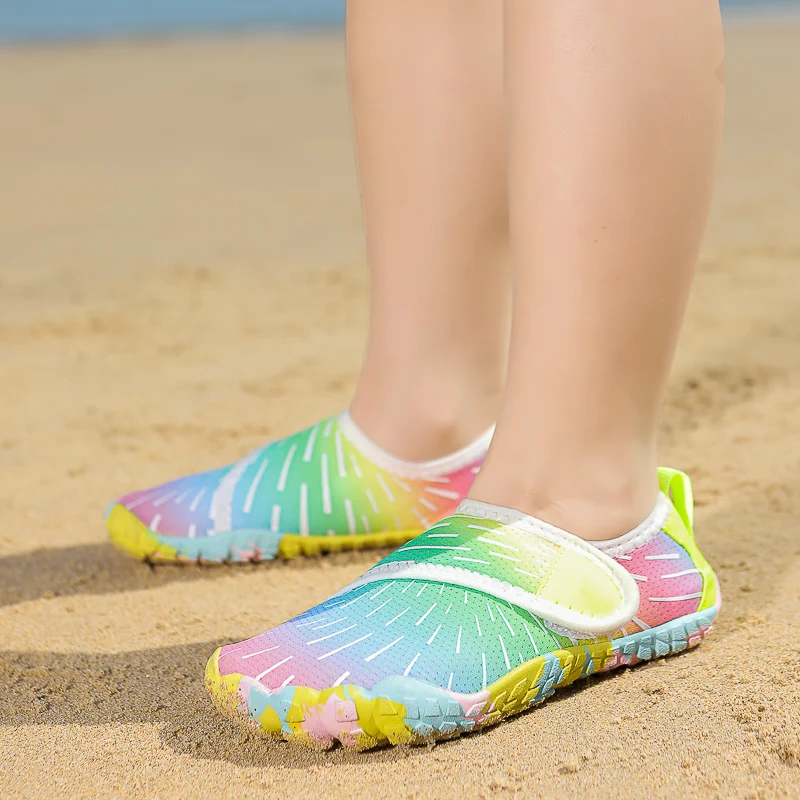Children's Anti-Slip Water Shoes New Beach Shoes Sandproof Quick Dry Seafood Gathering Shoes Suitable for Swimming And Trekking
Children's Anti-Slip Water Shoes New Beach Shoes Sandproof Quick Dry Seafood Gathering Shoes Suitable for Swimming And Trekking