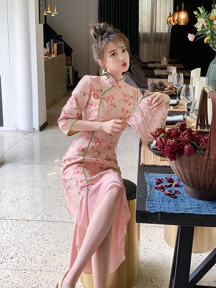 Weilu Original Design Slimming Qipao with Stand Collar Splicing Lotus Le Jade Button Ele Mid-Length Chinese Sle ...
Weilu Original Design Slimming Qipao with Stand Collar Splicing Lotus Le Jade Button Ele Mid-Length Chinese Sle ...
