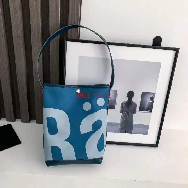 Large Capacity Shoulder Bag Woman Armpit Bag Simple Handbag Trend Underarm Bag
Large Capacity Shoulder Bag Woman Armpit Bag Simple Handbag Trend Underarm Bag