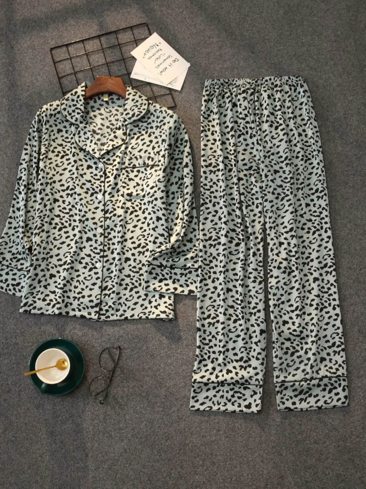 Long Sve комплект из irt и брюк с принтом, женская повседневная удобная домашняя одежда с V-образным вырезом и эластичной резинкой на талии, осенняя одежда 
Long Sve комплект из irt и брюк с принтом, женская повседневная удобная домашняя одежда с V-образным вырезом и эластичной резинкой на талии, осенняя одежда