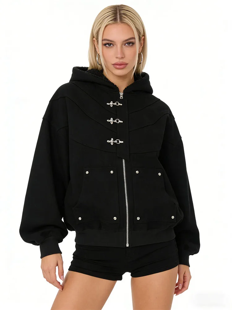 Wool lined hooded jacket, black zipper, metal buckle, loose work pants, winter warm and casual streetwear
Wool lined hooded jacket, black zipper, metal buckle, loose work pants, winter warm and casual streetwear