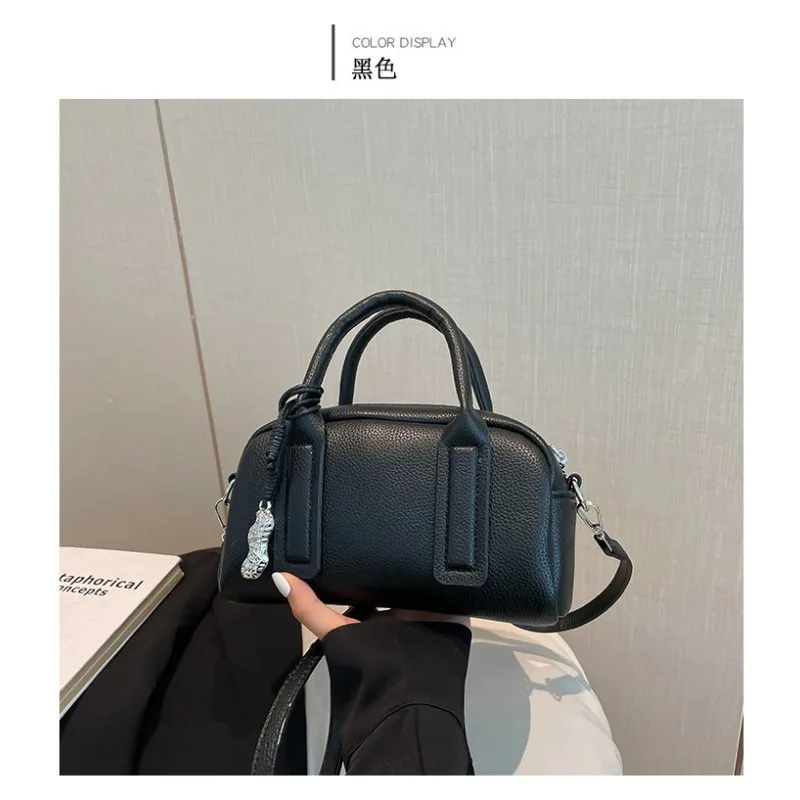 Luxury Brand Women Crossbody Bag In Premium Leather - Classic Elegant Messenger Bag By Famous Designer
Luxury Brand Women Crossbody Bag In Premium Leather - Classic Elegant Messenger Bag By Famous Designer