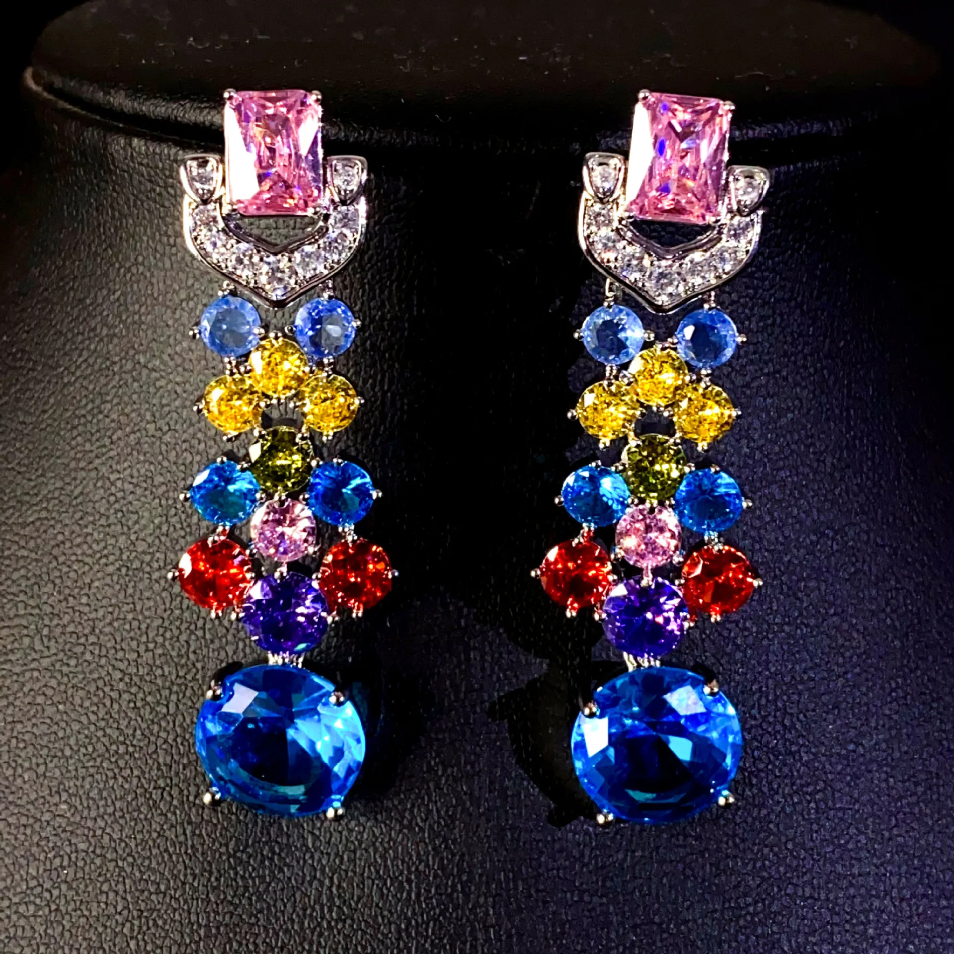 New Classic Beautiful Color Super Flash Earrings Women's Dress Accessories Jewelry Suitable for Holiday Gifts Wedding Party E316 
New Classic Beautiful Color Super Flash Earrings Women's Dress Accessories Jewelry Suitable for Holiday Gifts Wedding Party E316