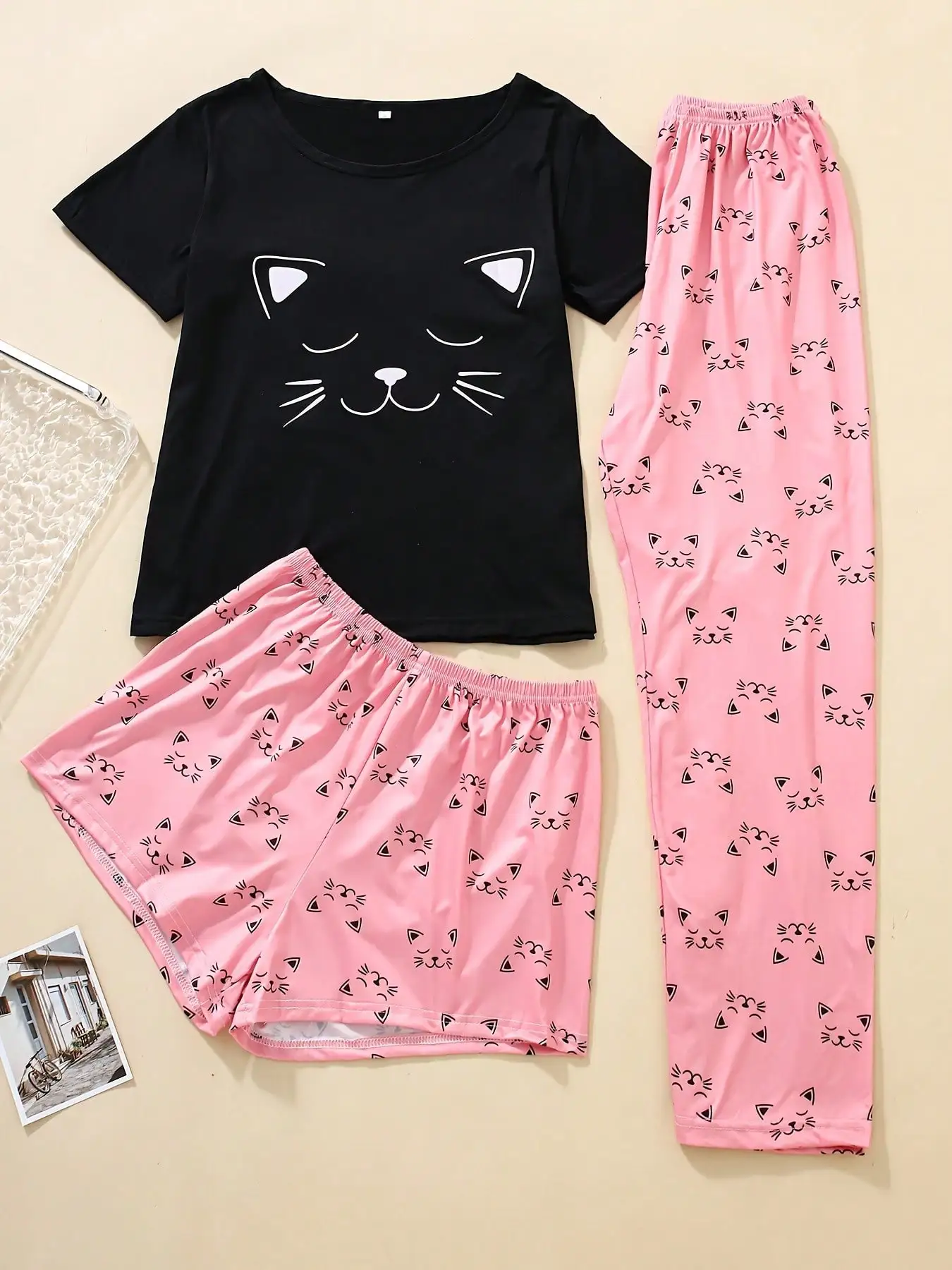 Cute Cartoon Cat Print Women's Pajama Set with Short Sleeve Top and Matching Shorts & Pants for Summer
Cute Cartoon Cat Print Women's Pajama Set with Short Sleeve Top and Matching Shorts & Pants for Summer