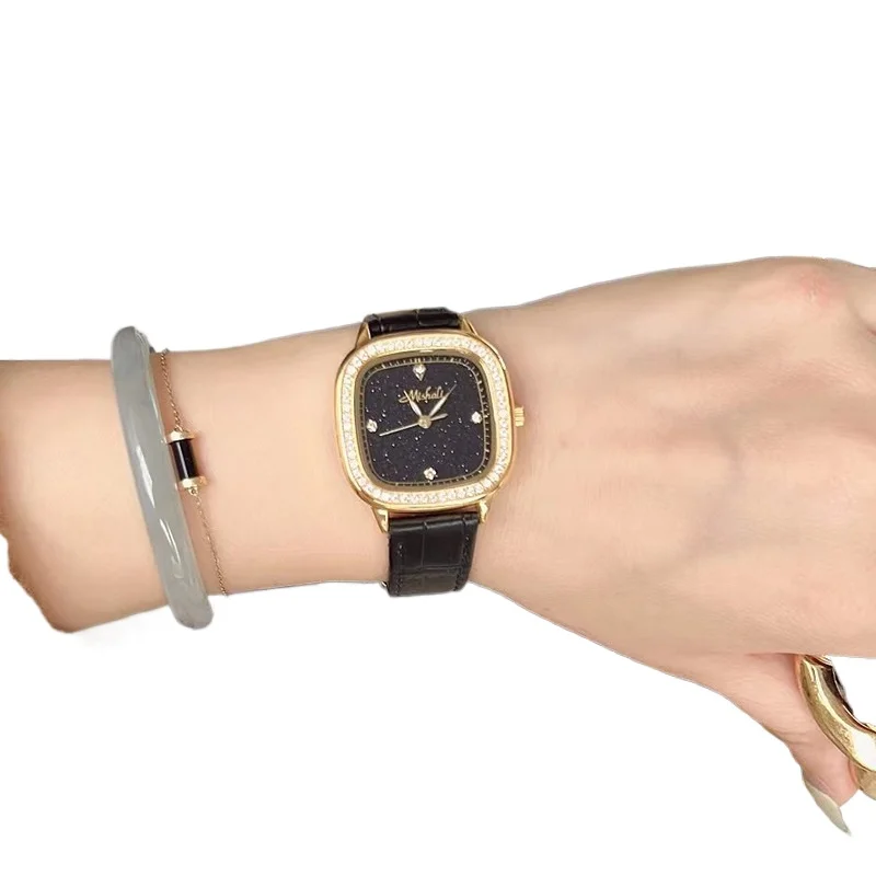 Квадратные часы, легкие роскошные персонализированные женские часы с поясом
Квадратные часы, легкие роскошные персонализированные женские часы с поясом