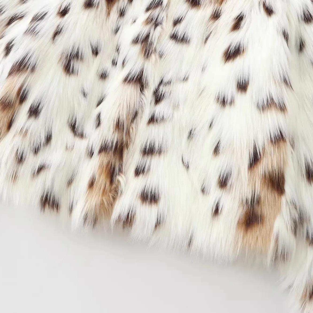 ZBZA Autumn New Women's Street Sle Artificial Fur Effect Coat Faionable Wind Design Premium Quali Ladies Outerwear
ZBZA Autumn New Women's Street Sle Artificial Fur Effect Coat Faionable Wind Design Premium Quali Ladies Outerwear