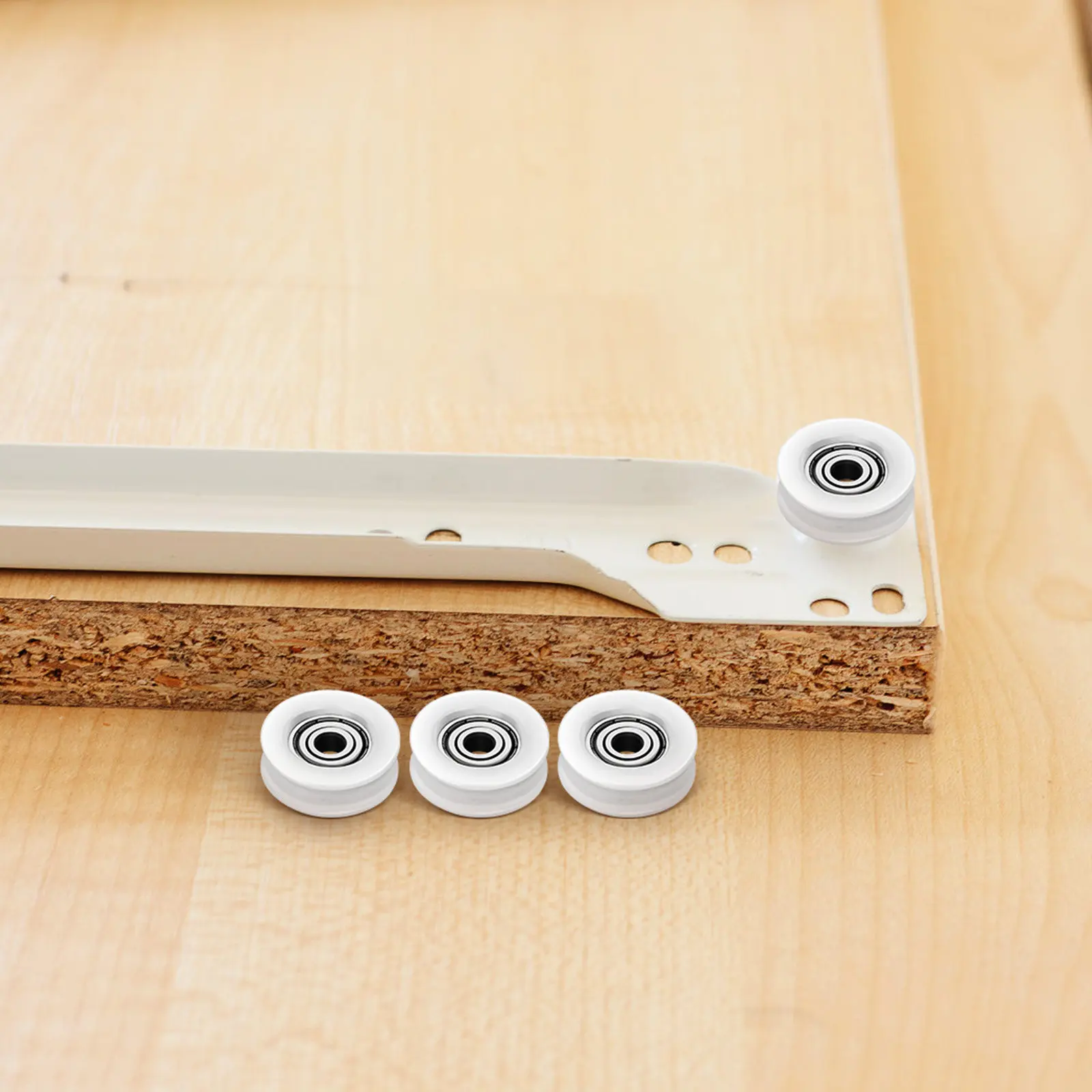 Комплект из 4 белых нейлоновых роликов с U-образным пазом и шарикоподшипником для раздвижных дверей, окон и ящиков, бесшумные ролики-колесики для фурнитуры
Комплект из 4 белых нейлоновых роликов с U-образным пазом и шарикоподшипником для раздвижных дверей, окон и ящиков, бесшумные ролики-колесики для фурнитуры