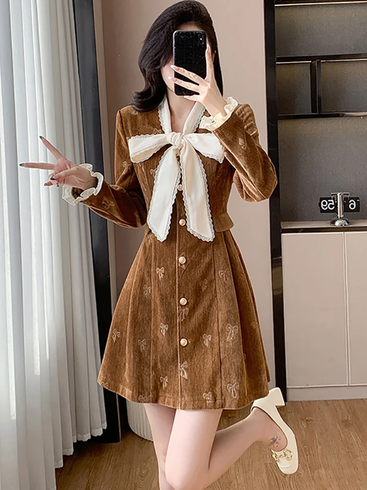 Женское модное жаккардовое шикарное мини-платье с кружевным воротником и бантом, осень-зима, плотное теплое платье 2025 года, корейское винтажное облегающее праздничное платье
Женское модное жаккардовое шикарное мини-платье с кружевным воротником и бантом, осень-зима, плотное теплое платье 2025 года, корейское винтажное облегающее праздничное платье