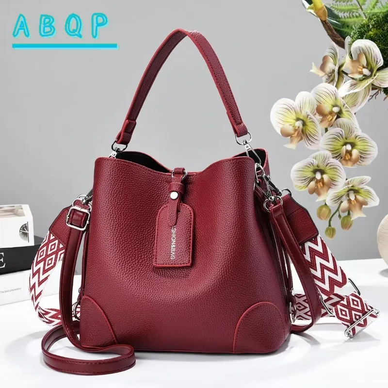 ABQP NEW Women's Handbags Luxury Brand Fashion Women's Shoulder Crossbody Bag PU Large Capacity Casual Women's Bag High Quality
ABQP NEW Women's Handbags Luxury Brand Fashion Women's Shoulder Crossbody Bag PU Large Capacity Casual Women's Bag High Quality
