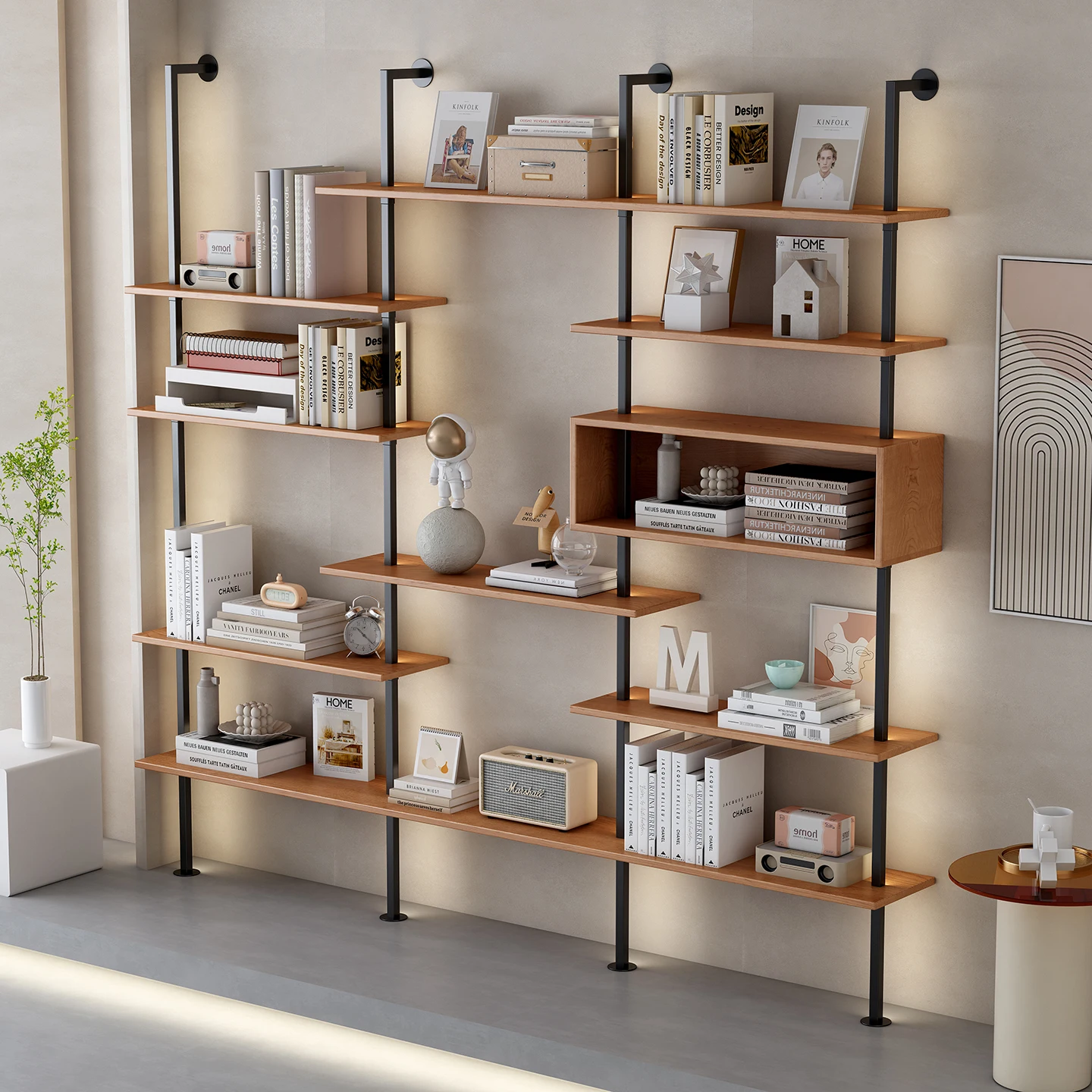 Встроенная полка из цельного дерева от пола до потолка в гостиной. Многослойная регулируемая стойка для хранения.
Встроенная полка из цельного дерева от пола до потолка в гостиной. Многослойная регулируемая стойка для хранения.