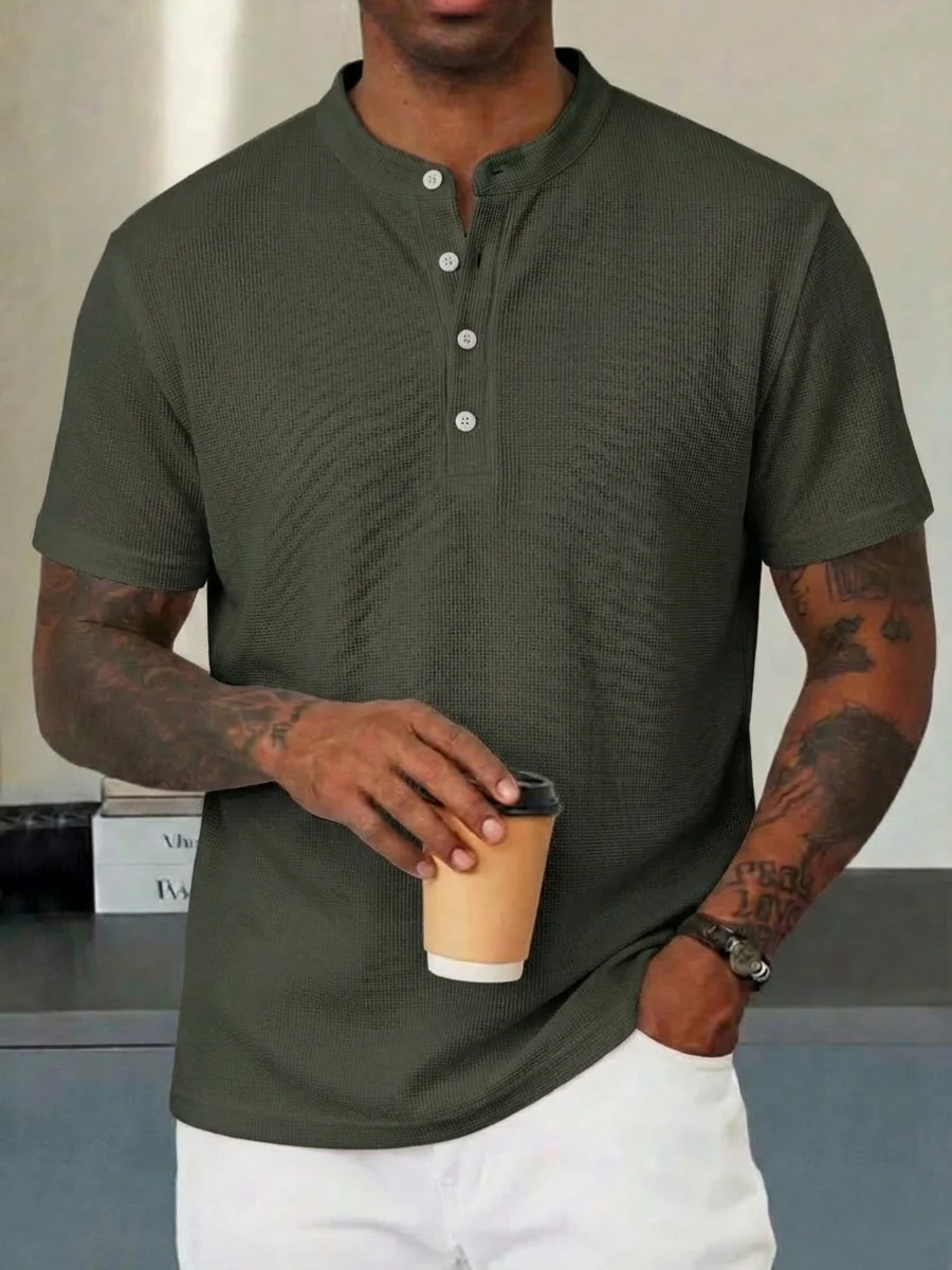 Men's polo shirt with Henley collar, short-sleeved T-shirt, summer casual button-down short-sleeved polo shirt, sizes S-3XL.
Men's polo shirt with Henley collar, short-sleeved T-shirt, summer casual button-down short-sleeved polo shirt, sizes S-3XL.