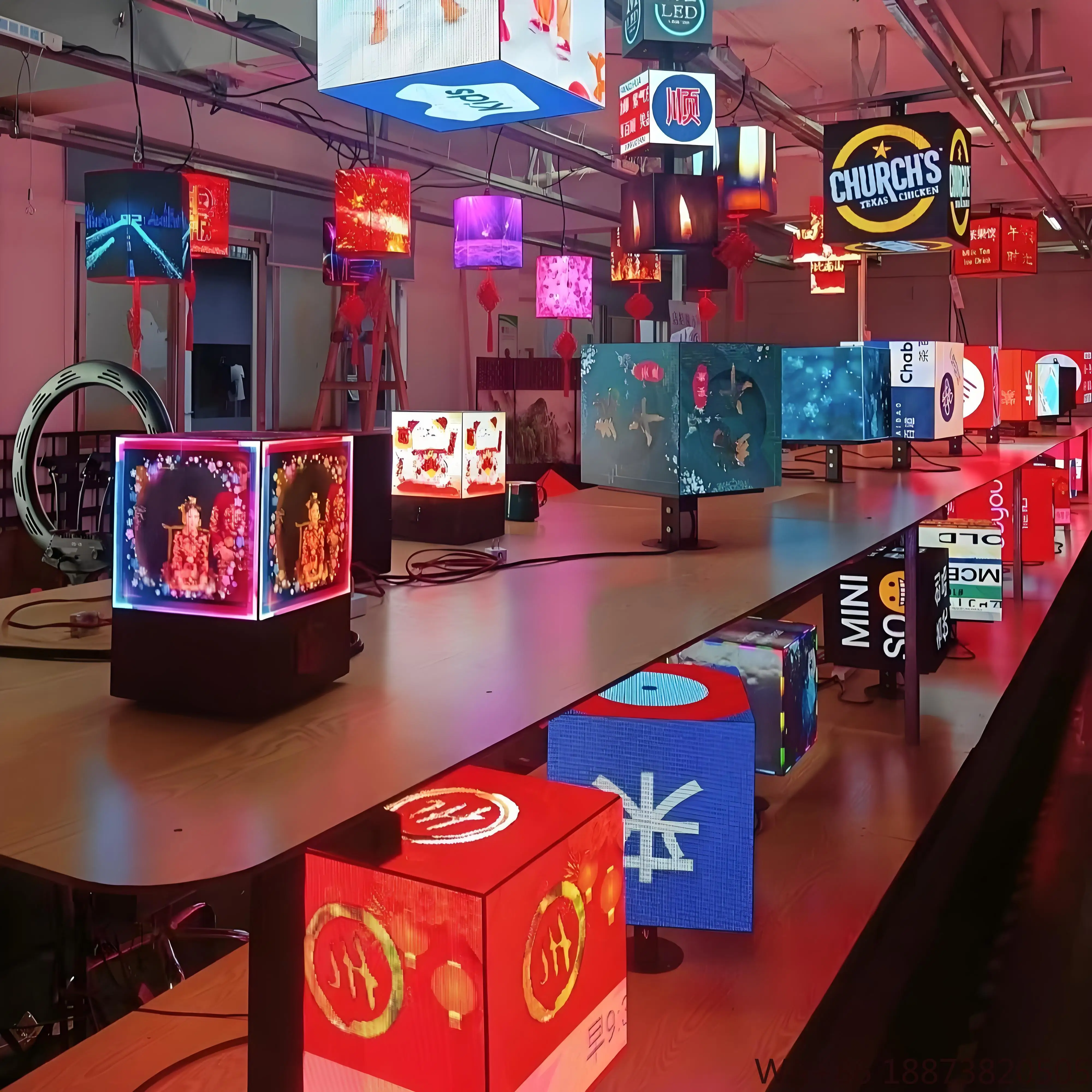 Светодиодный дисплей на заказ для использования в помещении и на открытом воздухе, волшебный квадратный кубический экран для рекламы розничного магазина, 5 лет для вывесок в торговом центре
Светодиодный дисплей на заказ для использования в помещении и на открытом воздухе, волшебный квадратный кубический экран для рекламы розничного магазина, 5 лет для вывесок в торговом центре