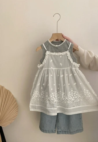 Baby Girls Dress 2025 Spring New Sweet Fashion Lace Suspender Dress Children White Lace Strap Long Dress
Baby Girls Dress 2025 Spring New Sweet Fashion Lace Suspender Dress Children White Lace Strap Long Dress