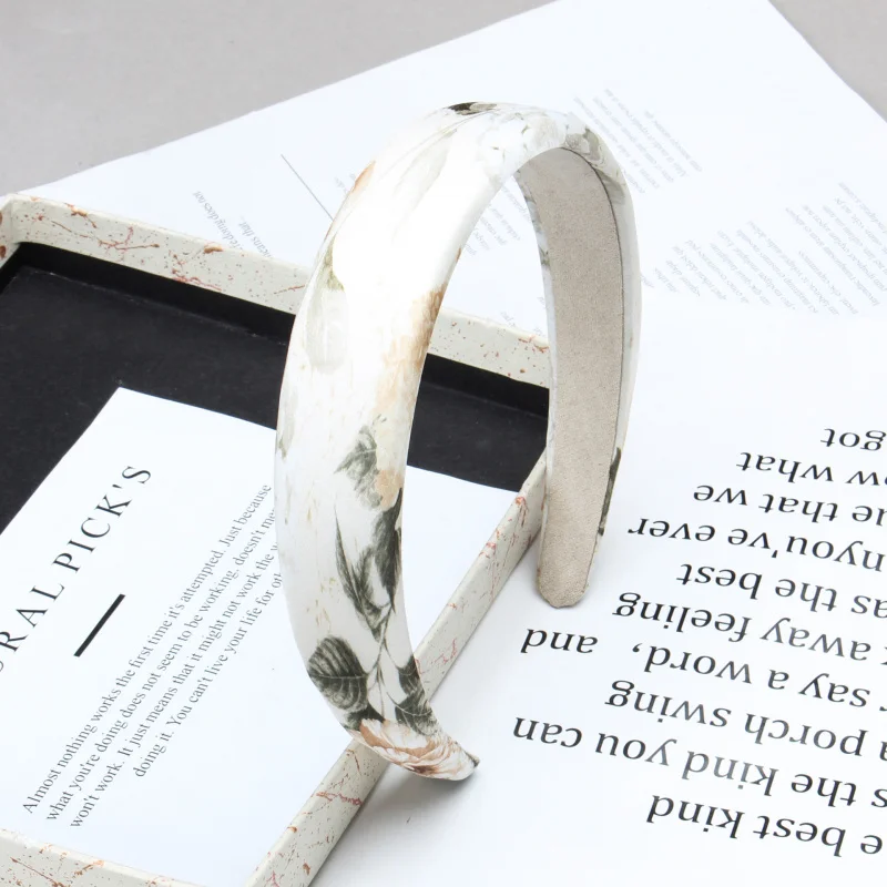 2024Spring Summer Sponge Print Headband High Crown Fresh Wide Smooth Sponge3Centimeter Hairband Hair Clip for Women
2024Spring Summer Sponge Print Headband High Crown Fresh Wide Smooth Sponge3Centimeter Hairband Hair Clip for Women