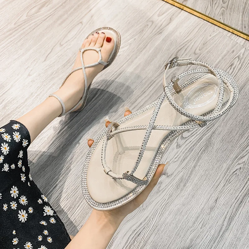 Женские пляжные сандалии стразы 33-43, лето 2021, Модные женские сандалии с открытым носком и пряжкой, женские сандалии на плоской подошве с узкими ремешками
Женские пляжные сандалии стразы 33-43, лето 2021, Модные женские сандалии с открытым носком и пряжкой, женские сандалии на плоской подошве с узкими ремешками