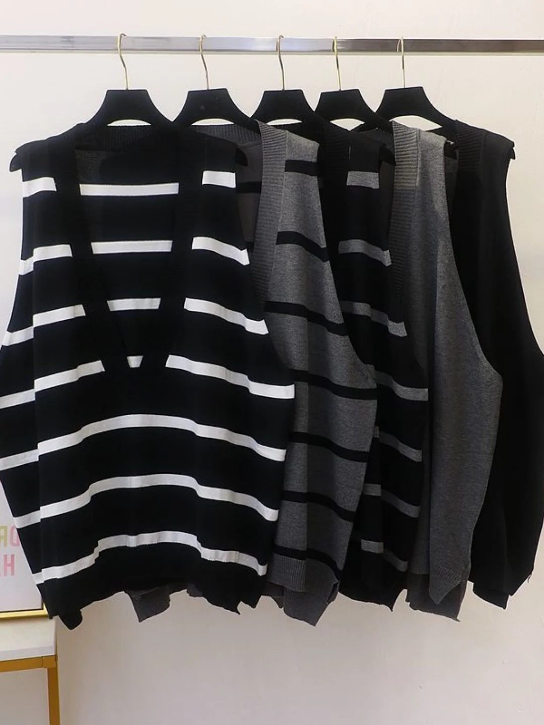 Korean Sle V-Ne Striped Knitted Vest Women's New Svel Layering Loose Slimming Extra Large Size Top
Korean Sle V-Ne Striped Knitted Vest Women's New Svel Layering Loose Slimming Extra Large Size Top