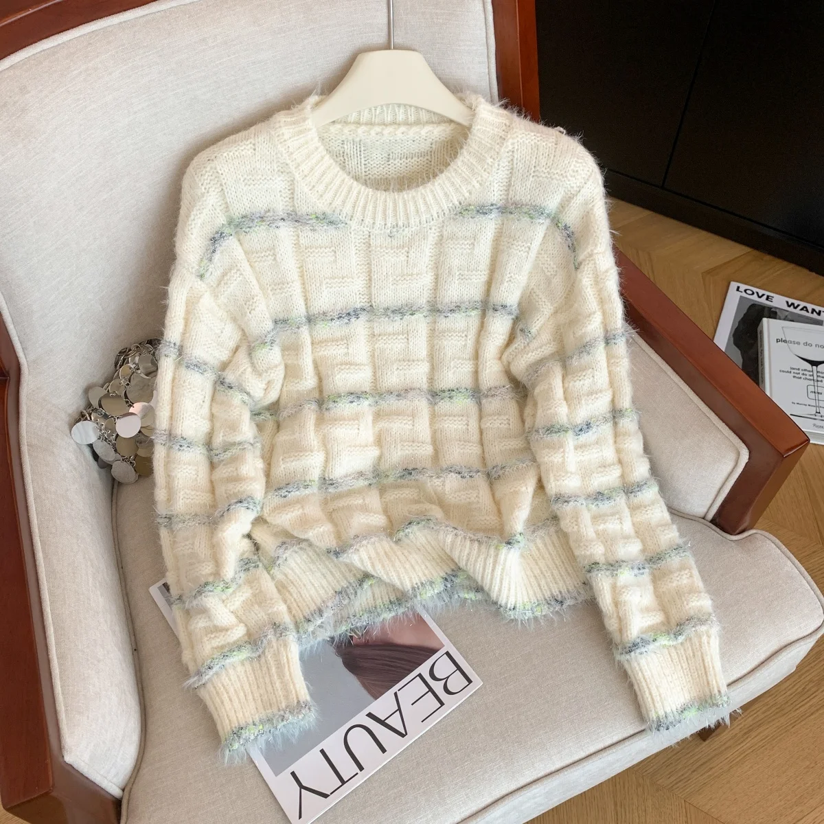 Women's Grey Pullover Sweater Y2k Vintage 2000s O-Neck Jumper Knit Long Sleeves Oversize Sweater with Heart Autumn Winter 2025
Women's Grey Pullover Sweater Y2k Vintage 2000s O-Neck Jumper Knit Long Sleeves Oversize Sweater with Heart Autumn Winter 2025