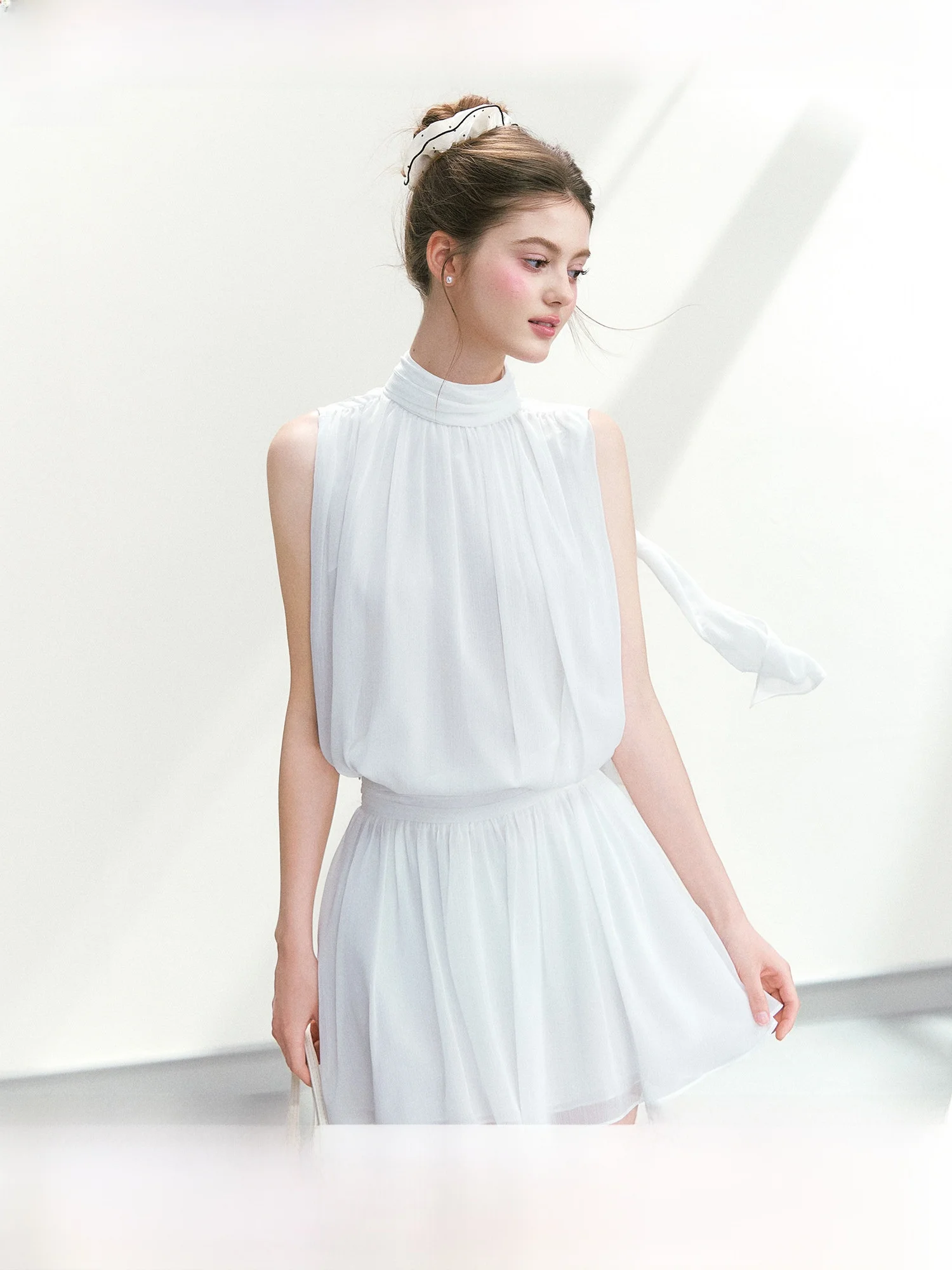 QDQD Summer New Loose Feel White Sleeveless Top And A-Line Skirt Two-Piece Set Women's Fashion Ensemble Short Length
QDQD Summer New Loose Feel White Sleeveless Top And A-Line Skirt Two-Piece Set Women's Fashion Ensemble Short Length