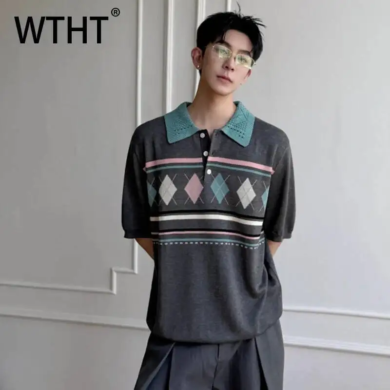 WTHT Trendy Men's Striped Print Contrast Color Knit T-shirts Fashion Turn Down Collar Loose Casual Tops Male 2026 Summer 2A3016
WTHT Trendy Men's Striped Print Contrast Color Knit T-shirts Fashion Turn Down Collar Loose Casual Tops Male 2026 Summer 2A3016