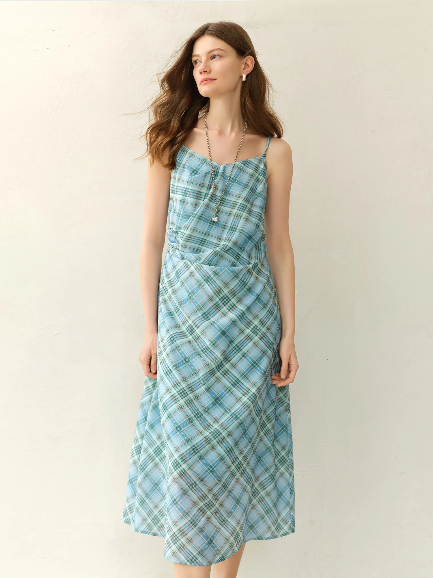 DUSHU Plus Size Retro Plaid Pleated Strappy Dress For Women 2025 Summer New Arrival V-neck High Waist Slimming Dress 25DS82481
DUSHU Plus Size Retro Plaid Pleated Strappy Dress For Women 2025 Summer New Arrival V-neck High Waist Slimming Dress 25DS82481