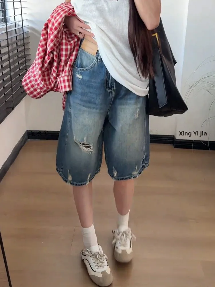 Retro American Hot Girl Design Streetwear Ripped Denim Jeans Women Summer New Wide Leg Loose Seven-Foot Medium Pants
Retro American Hot Girl Design Streetwear Ripped Denim Jeans Women Summer New Wide Leg Loose Seven-Foot Medium Pants