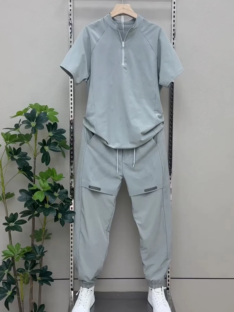 Summer New Men's Faion Simple Zipper Ice Silk Qui Dry Thin ort Sve orts Two-Piece Set Casual Sportswear
Summer New Men's Faion Simple Zipper Ice Silk Qui Dry Thin ort Sve orts Two-Piece Set Casual Sportswear