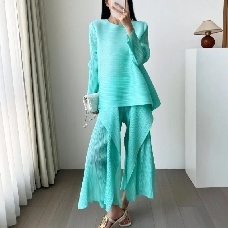 Miyake 2026 Summer New Pleated Long Sleeve T-Shirt Top Simple Elastic Wide-Leg Pants Women's Lightweight Draped Casual Fold Set
Miyake 2026 Summer New Pleated Long Sleeve T-Shirt Top Simple Elastic Wide-Leg Pants Women's Lightweight Draped Casual Fold Set