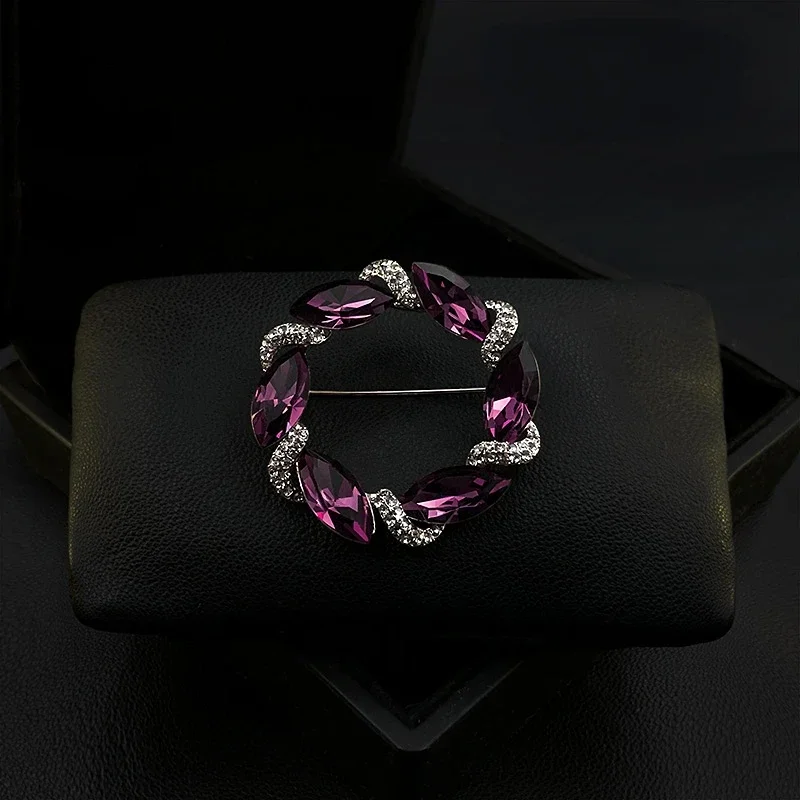 Bauhinia Brooch Niche Crystal Flowers Suit Round Ornament High-End Women Brooch Pin Rhinestone Jewelry Scarf Buckle Gifts Pins
Bauhinia Brooch Niche Crystal Flowers Suit Round Ornament High-End Women Brooch Pin Rhinestone Jewelry Scarf Buckle Gifts Pins