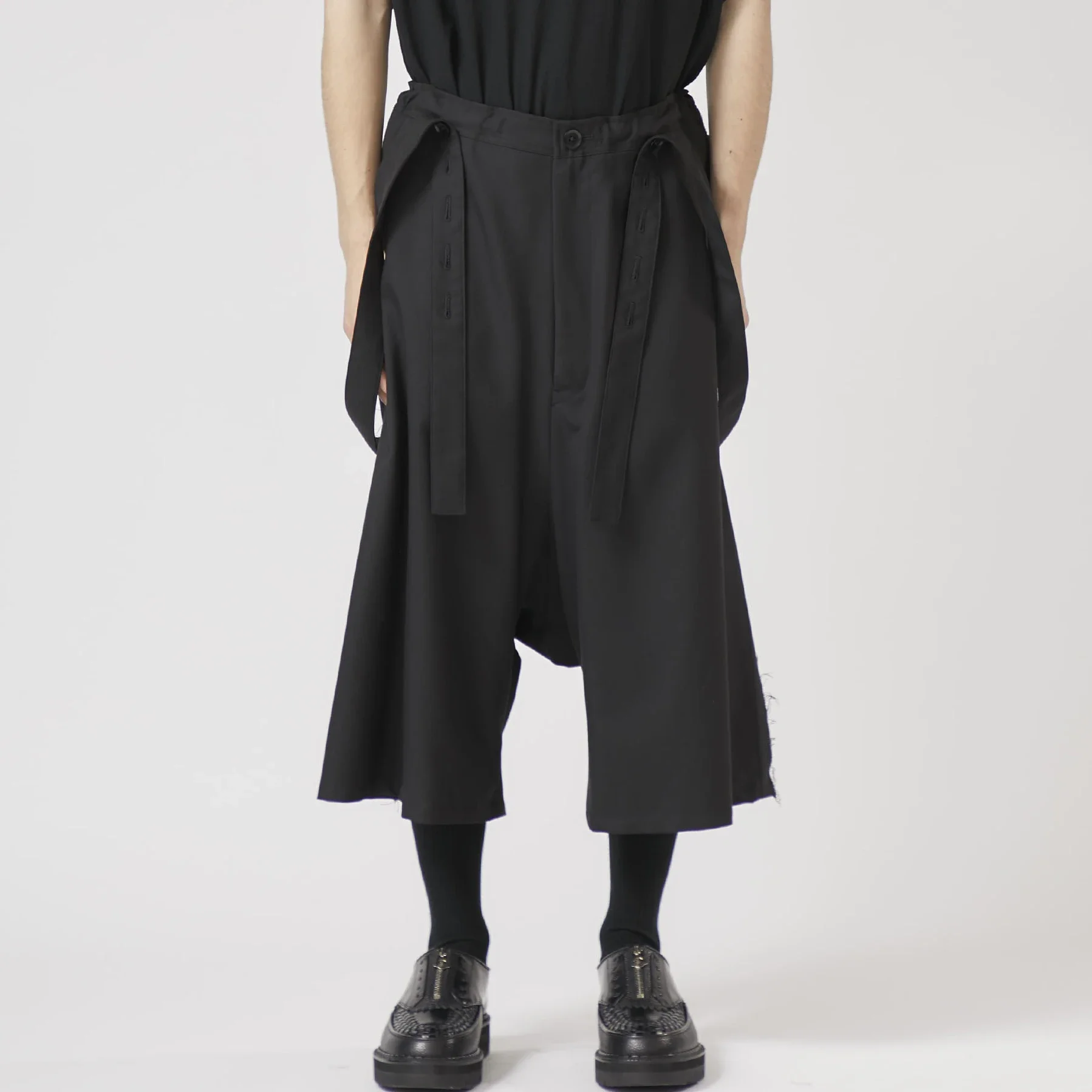 YOJI OOAK OVERALLS комбинезон в японском стиле, черные свободные укороченные брюки больших размеров, брюки-шаровары для мужчин и женщин
YOJI OOAK OVERALLS комбинезон в японском стиле, черные свободные укороченные брюки больших размеров, брюки-шаровары для мужчин и женщин