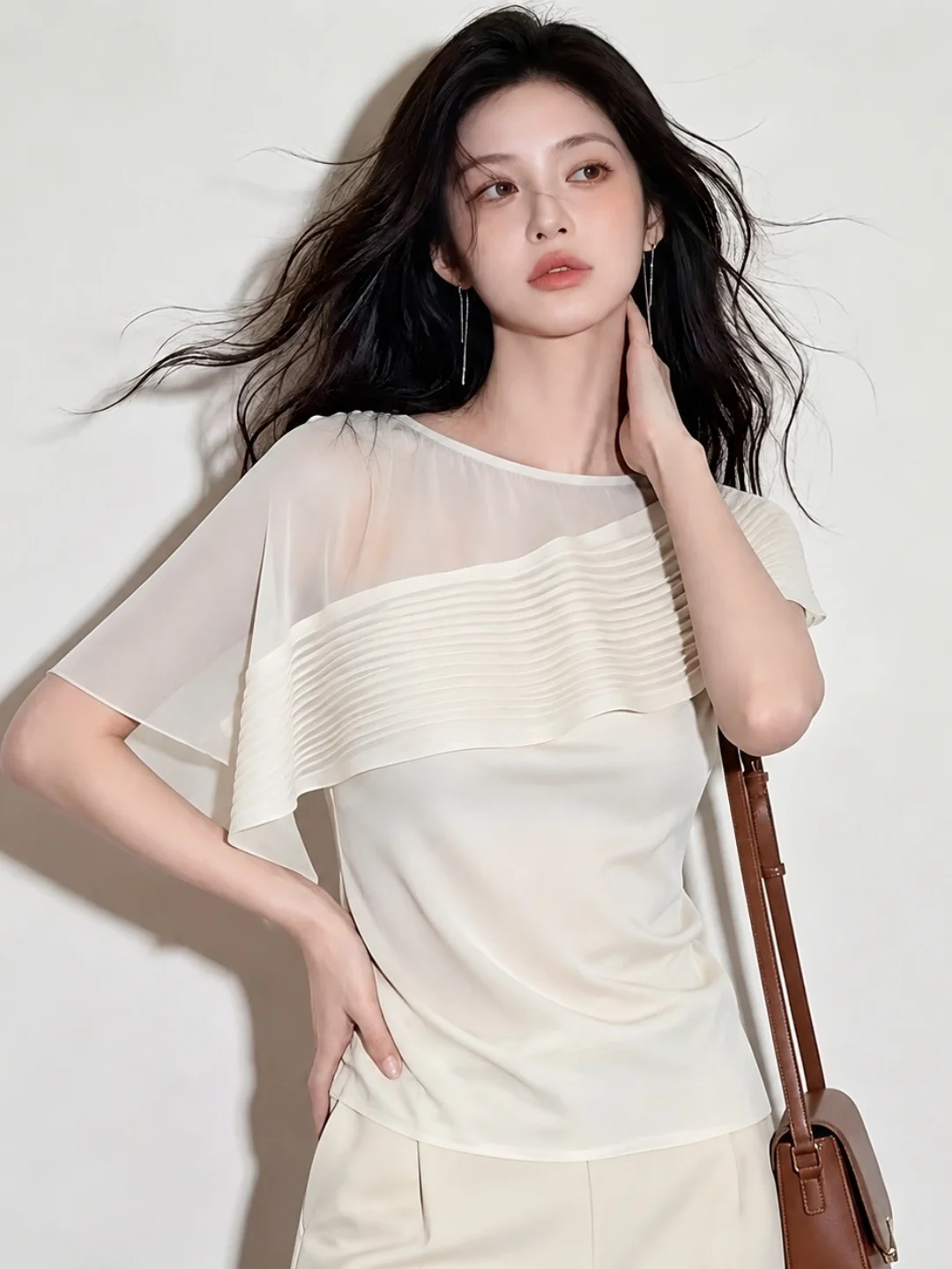 Fashionable Unique Women's Short Sleeve Shirt Spring Summer Commute Style Versatile Pleated Design Straight Cut Silk Top
Fashionable Unique Women's Short Sleeve Shirt Spring Summer Commute Style Versatile Pleated Design Straight Cut Silk Top