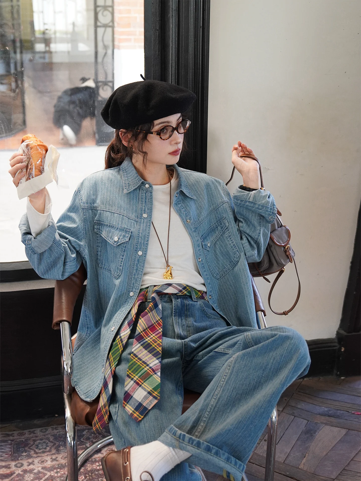 Джинсовая рубашка Faion Editor's Briti Retro Waed Outdated Gem Buttoned Denim, женская, свободного кроя, из хлопка, с длинными рукавами, для повседневной носки
Джинсовая рубашка Faion Editor's Briti Retro Waed Outdated Gem Buttoned Denim, женская, свободного кроя, из хлопка, с длинными рукавами, для повседневной носки