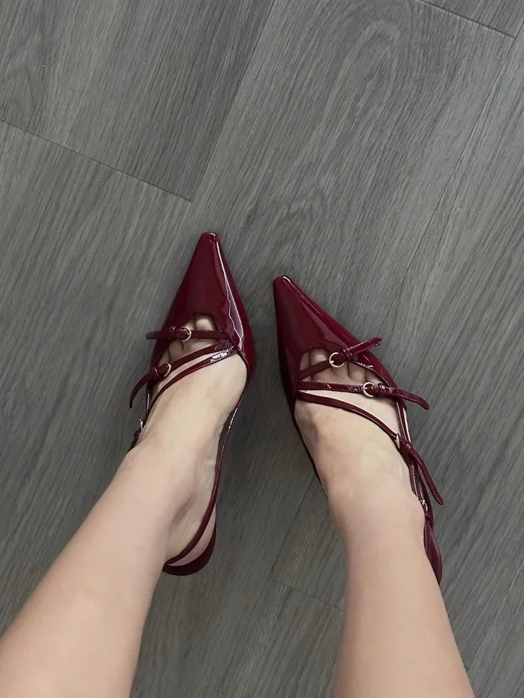 2025 Summer New High Heels, Women's Sexy Hollow Black Silk Pointed One-line Buckle Skinny pumps Sandals Women's Shoes
2025 Summer New High Heels, Women's Sexy Hollow Black Silk Pointed One-line Buckle Skinny pumps Sandals Women's Shoes