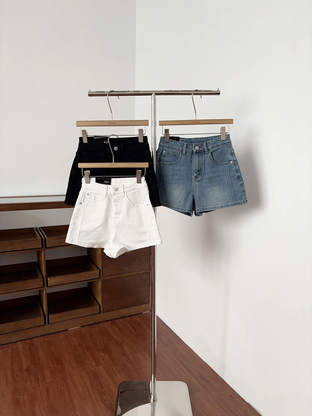 Korean Style Low Waist Wide Leg Short Jeans Women's Summer Fashion Slimming Hot Pants Commute Style High Waist Polyester Fiber
Korean Style Low Waist Wide Leg Short Jeans Women's Summer Fashion Slimming Hot Pants Commute Style High Waist Polyester Fiber