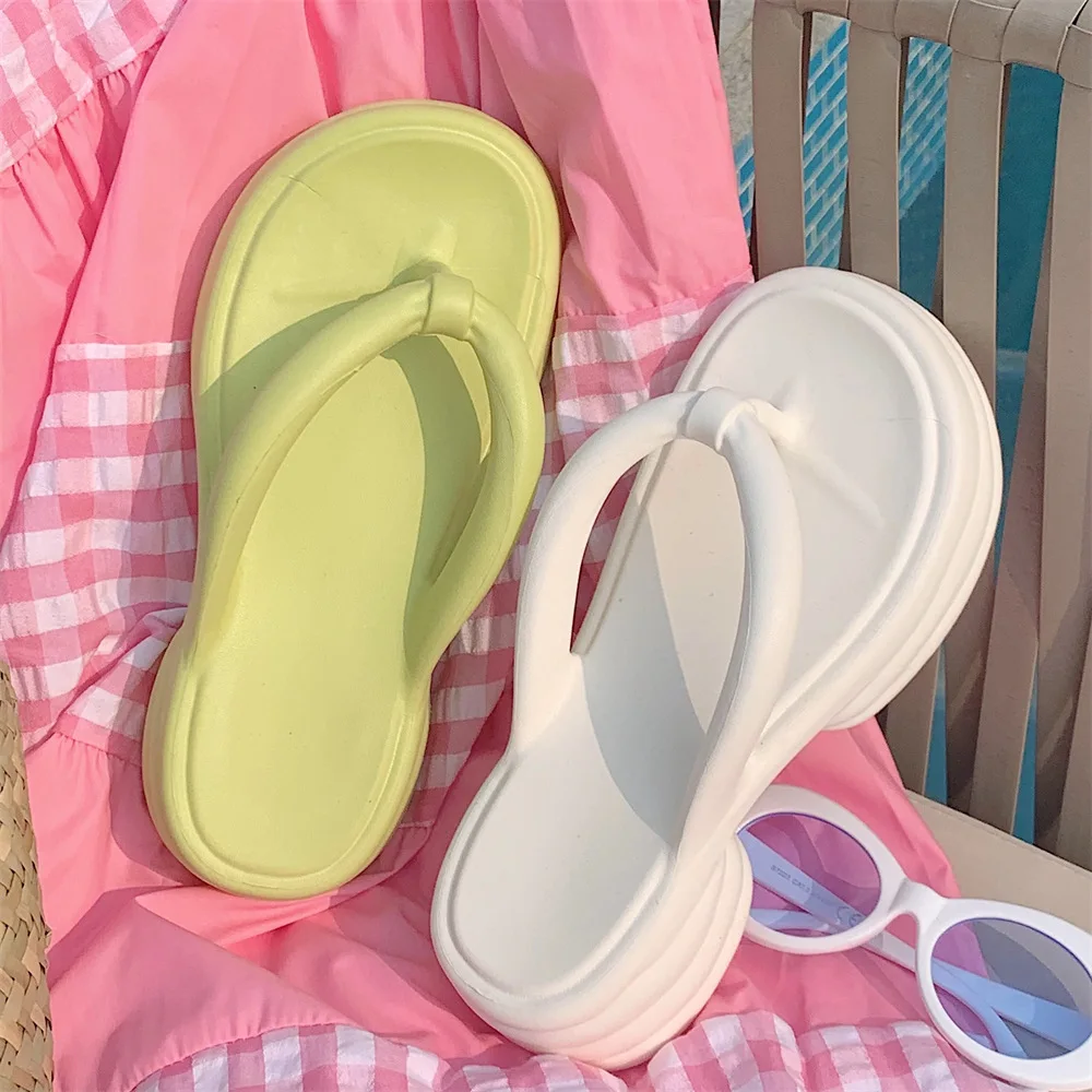 Comfortable Women Slippers Flip Flops Soft Lightweight Summer Beach Sandals Breathable Non Slip Holiday
Comfortable Women Slippers Flip Flops Soft Lightweight Summer Beach Sandals Breathable Non Slip Holiday