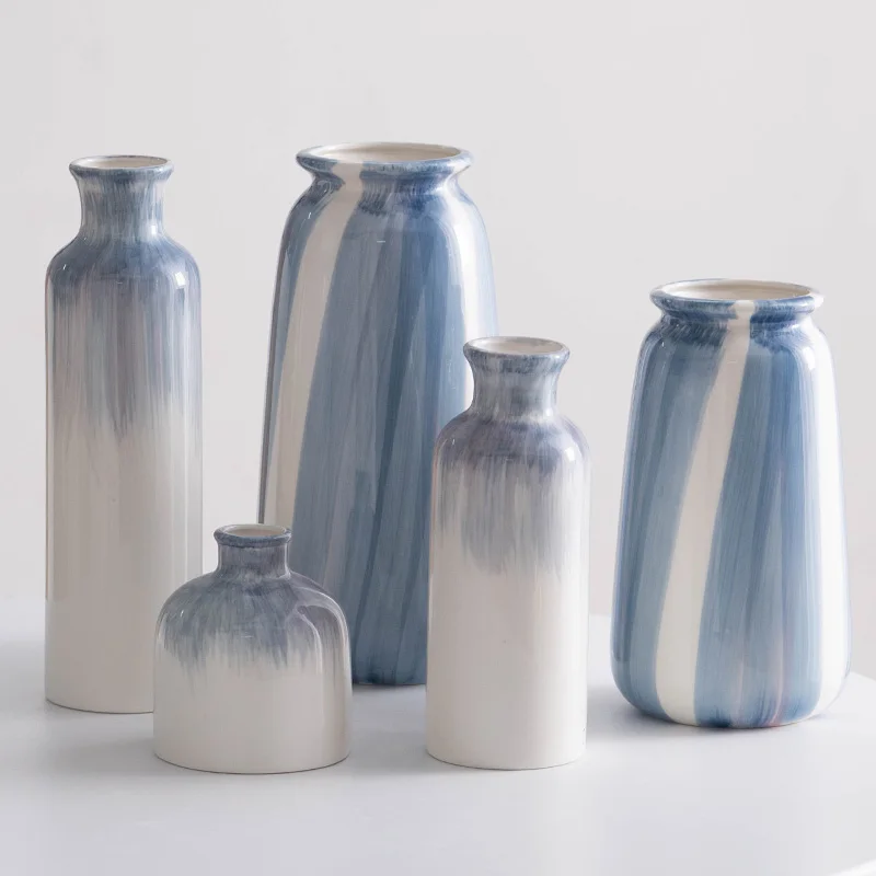 Ceramic vase decorated with dried flowers, fresh flowers, hand-painted in blue, simple and elegant, suitable for Instagram style
Ceramic vase decorated with dried flowers, fresh flowers, hand-painted in blue, simple and elegant, suitable for Instagram style