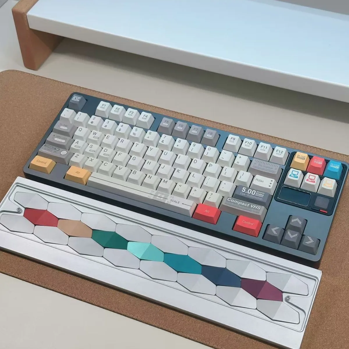 Retro wind mechanical keyboard keycap PBT material wear-resistant and durable, suitable for a variety of shaft keycap sets
Retro wind mechanical keyboard keycap PBT material wear-resistant and durable, suitable for a variety of shaft keycap sets