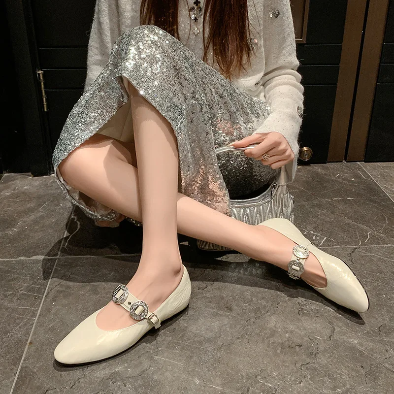 Thin metal buckle square toe single shoe with high height inside, versatile and comfortable temperament
Thin metal buckle square toe single shoe with high height inside, versatile and comfortable temperament