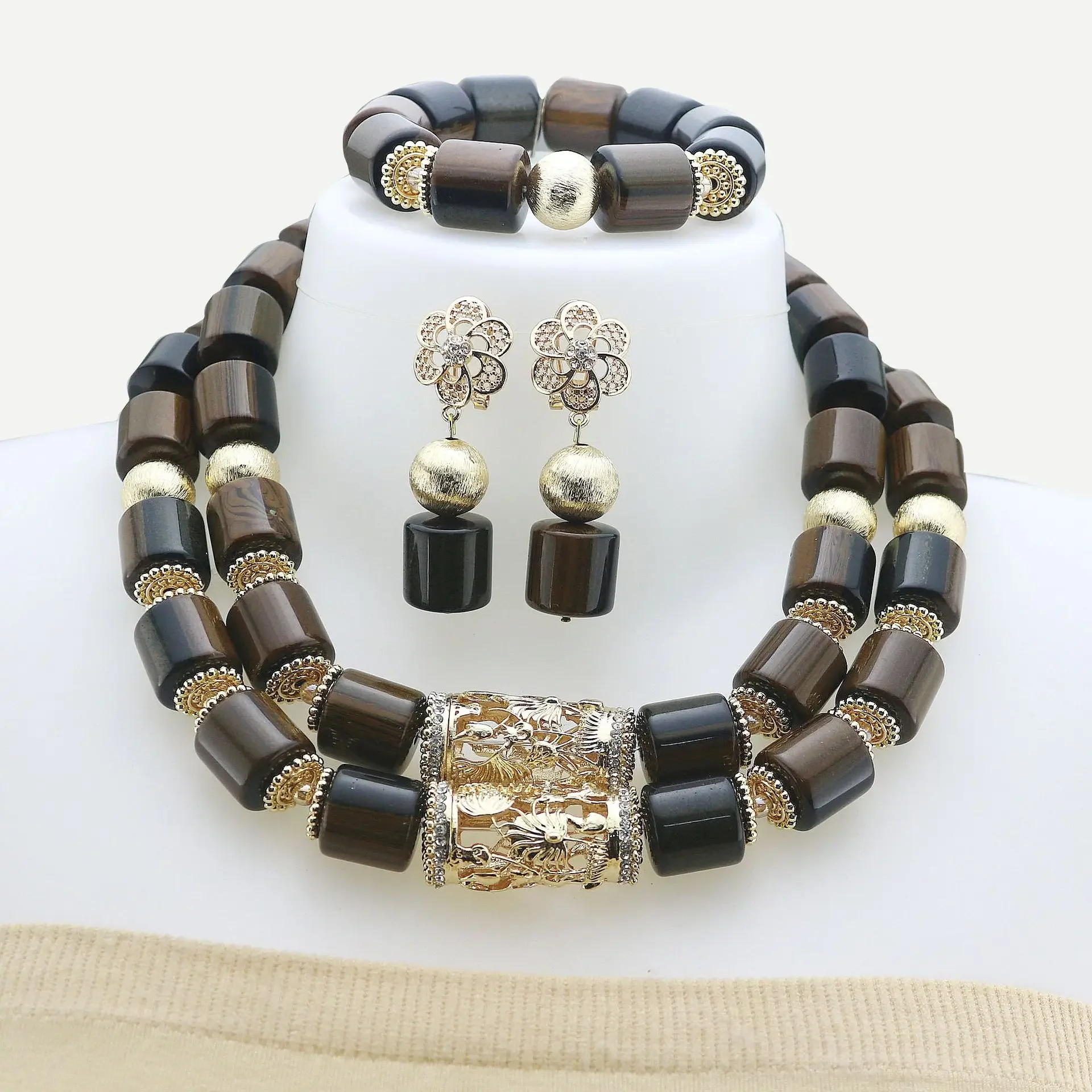 Комплект свадебных украшений с крупными бусинами: ожерелье, браслет, серьги, чокер. Нигерийский африканский бисерный набор для женщин.
Комплект свадебных украшений с крупными бусинами: ожерелье, браслет, серьги, чокер. Нигерийский африканский бисерный набор для женщин.