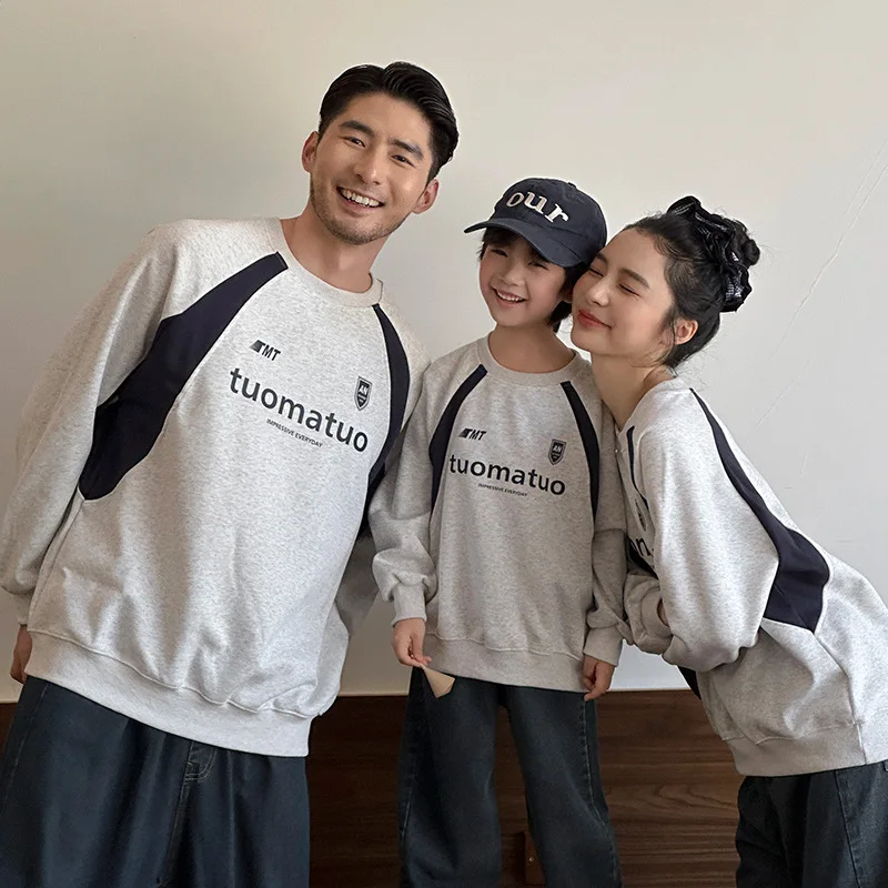 2025 Fall Korean Style Family Matching Round Neck Sweatshirt Long Sleeve Photoshoot Outfit for Mother Father Kids Unisex TopS
2025 Fall Korean Style Family Matching Round Neck Sweatshirt Long Sleeve Photoshoot Outfit for Mother Father Kids Unisex TopS