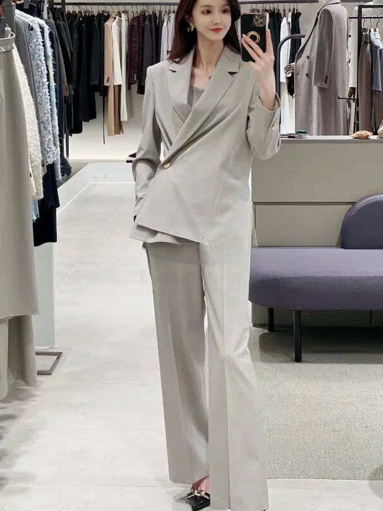 Elegant Korean Style Three Piece Suit Set with Side Buttoning Pants for Commuting White Collar Women Summer New Arrival
Elegant Korean Style Three Piece Suit Set with Side Buttoning Pants for Commuting White Collar Women Summer New Arrival